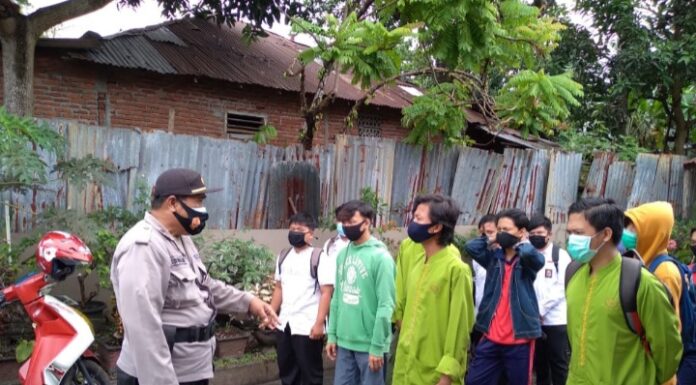 Kanit Binmas Polsek RA Himbau Disiplin Protokol Kesehatan Ketemu Siswa Lagi Nongkrong