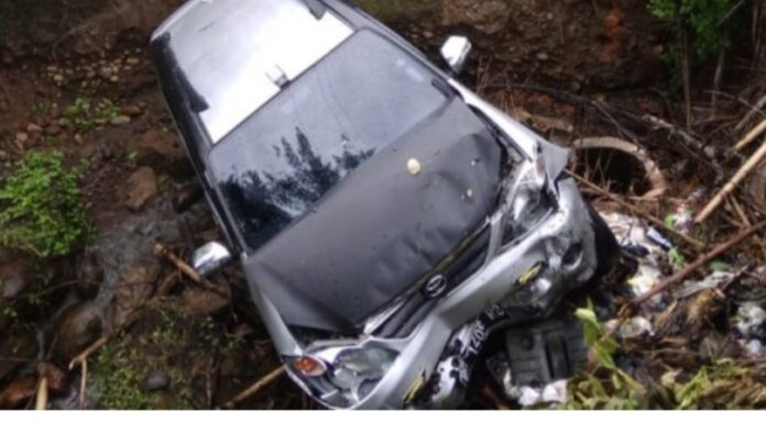 Jalan Amblas, Avanza Masuk Jurang