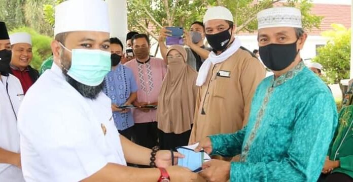 Berkah Ramadhan, Helmi Hasan Bantu 140 Ustadz