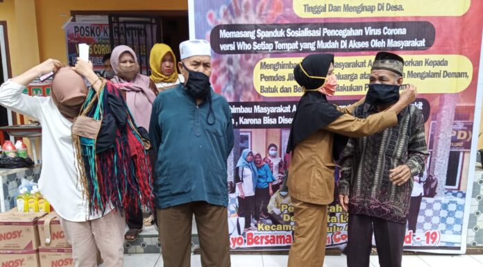 Pemdes Kota Lekat Bagikan Masker Gratis