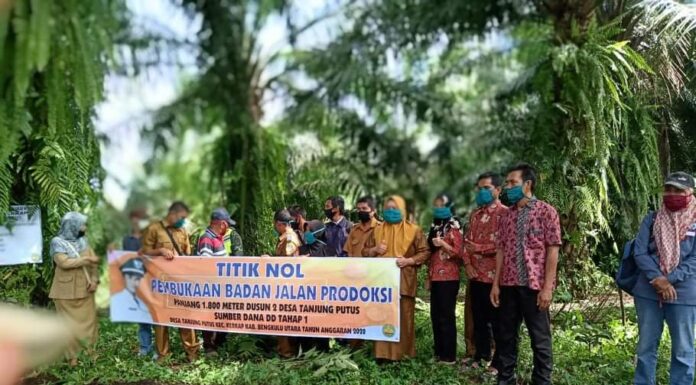 Majukan Pertanian, Tanjung Putus Buka Badan Jalan