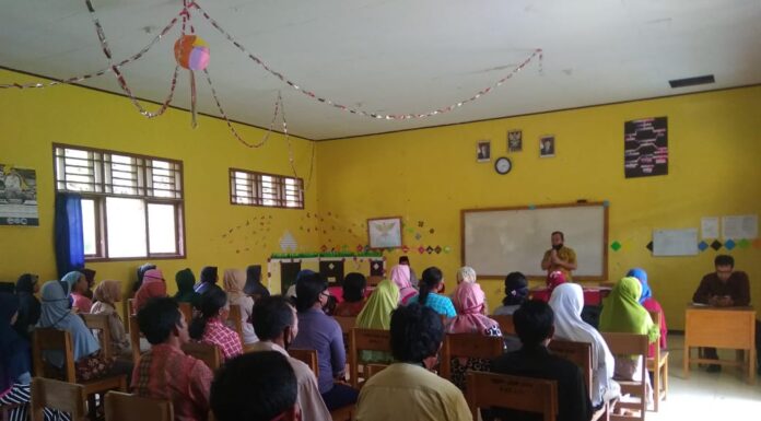 Kepsek SMA 13 BU Ajak Orang Tua Bimbing Siswa Belajar Dirumah