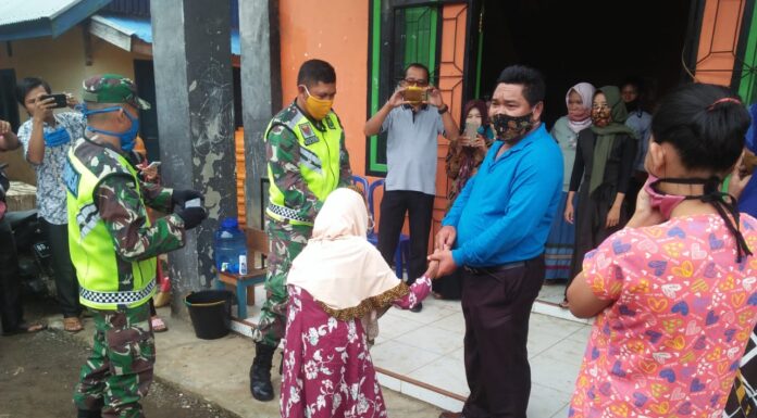 80 KK Warga Desa Taba Baru Terima BLT-DD Tahap Satu