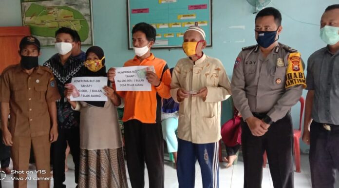 Pemerintah Desa Teluk Ajang Bagikan 109 KK Penerimah BLT DD Tahap Satu