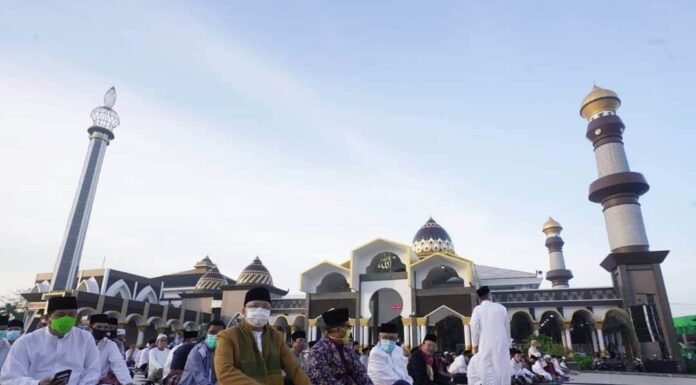 Rohidin Gubernur Relegius, Khatib Sholat Idul Adha Di Mesjid Raya