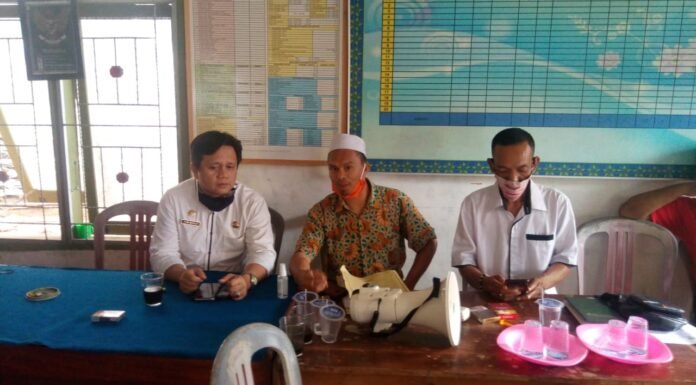 Kepala Dinas PMD Hadiri Pembagian BLT DD Tahap Dua Desa Rajak Besi