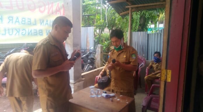 Penyaluran Bantuan BLT DD Tahap II Desa Durian Lebar Berjalan Kondusif
