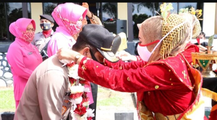 Kapolres Mukomuko Sambut Kunker Kapolda Dengan Sabutan SeKapur Sirih