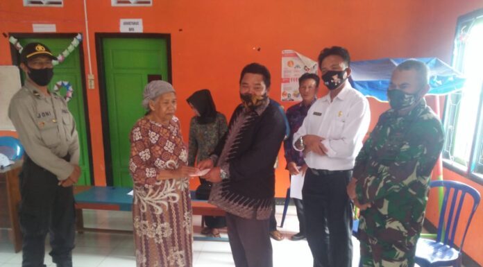 Pemdes Taba Baru Bagikan BLT DD Lansung Ke Rumah Penerima Dor To Dor