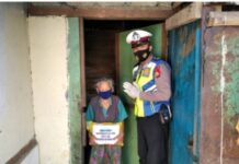 Sat Lantas Polres RL Bagikan Sembako Kepada Masyarakat Dalam Rangka Peringati HUT Lalu Lintas