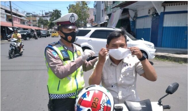Polres Rejang Lebong Bagi Masker Dan Sembako Kepada Masyarakat