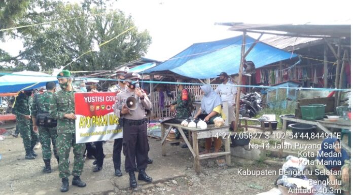 TNI/POLRI Gelar Ops Yustisi di Pasar Kutau