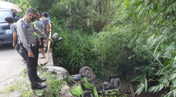 Diduga Sopir Hilang Kendali, Truck Masuk Jurang