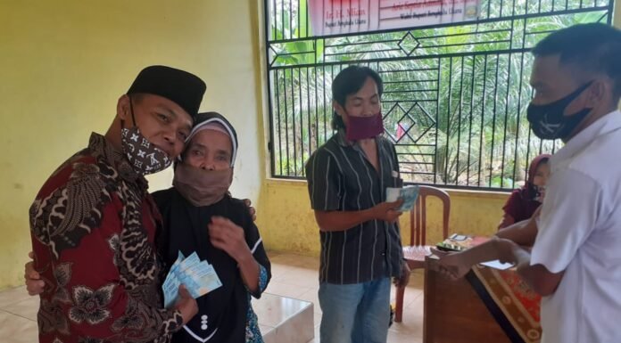 Pemdes Tanjung Putus Hari Ini Salurkan BLT DD Tahap Ke Enam