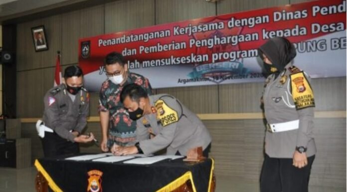 Polres BU Berikan Penghargaan kepada 6 Kepala Desa Berhasil Sukseskan Kampung Berseri