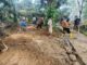 Kegiatan Gotong royong membersihkan jalan Penghubung Antar Kadun Desa Muara Santan