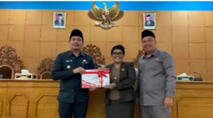 Paripurna DPRD BU Terkait Penyampaian Nota Pengantar Tiga RANPERDA