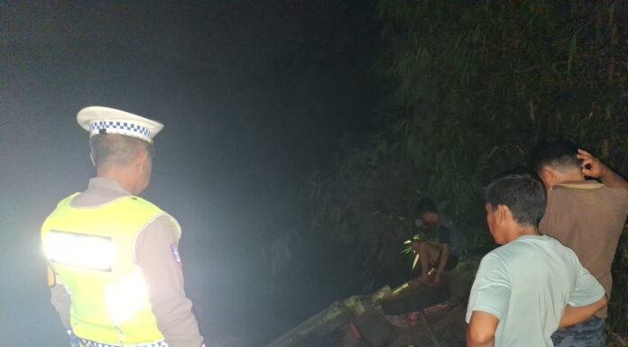 Gerak Cepat Polres Bengkulu Utara Sukses Evakuasi Mobil Dump Truck yang Terperosok di Jurang