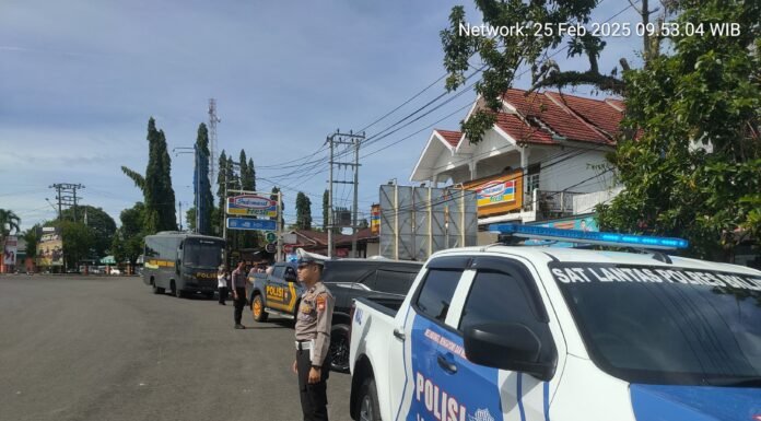 Kegiatan Pengawalan Pembagian Brosur Penerimaan Serdik Baru TK Kemala Bhayangkari oleh Ibu Ketua dan Wakil Ketua Bhayangkari