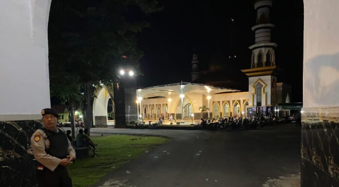 Pengamanan Sholat Tarawih: Upaya Sat Samapta Ciptakan Rasa Aman dan Nyaman.