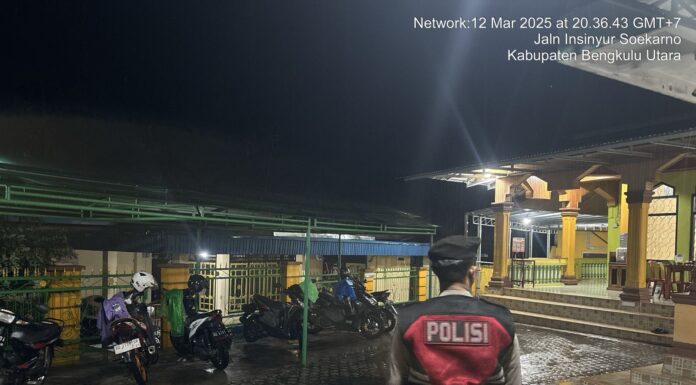 Demi Keamanan dan Kenyamanan Sholat Tarawih: Sat Samapta Terus Melaksanakan Pengamanan di Masjid