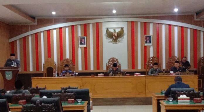 Pandangan Umum Fraksi DPRD BU Nota Pengantar LKPJ Bupati Anggaran Tahun 2024