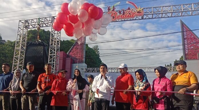 Bupati Arie Septia Adinata, S.E, M.ap membuka Langsung Kegiatan Grand Opening Car Free Day Bengkulu Utara