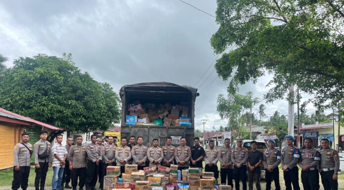 Polres Mukomuko Bersama Bhayangkari Salurkan Bantuan Sosial Untuk Korban Banjir di Sumatera Barat