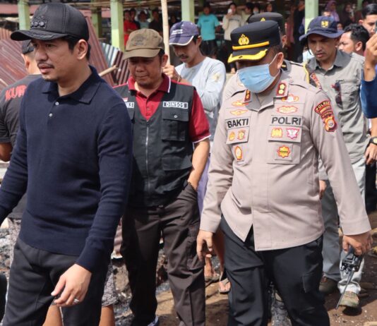 Kebakaran Hanguskan 17 Los Pasar Sidomukti Kapolres dan Bupati Arie Septia Adinata Turun Langsung Kelokasi