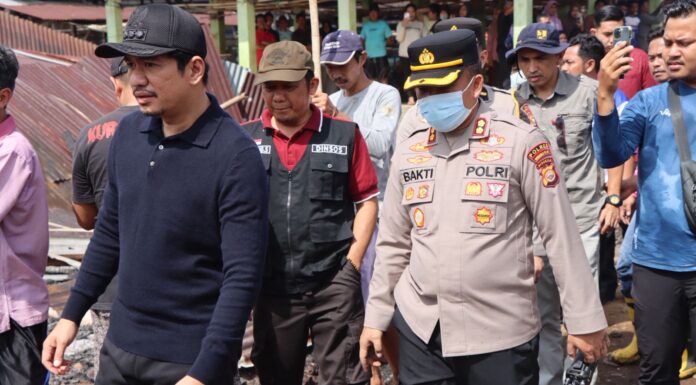 Kebakaran Hanguskan 17 Los Pasar Sidomukti Kapolres dan Bupati Arie Septia Adinata Turun Langsung Kelokasi