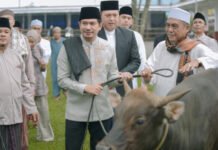 Bupati Arie Septia Adinata. SE. M.Ap Shalat Idul Adha Bersama Warga di Masjid Agung Baitul Makmur