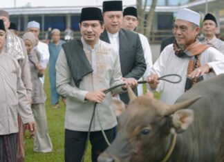 Bupati Arie Septia Adinata. SE. M.Ap Shalat Idul Adha Bersama Warga di Masjid Agung Baitul Makmur