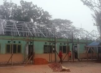 Revitalisasi SD N 18 Lebong Diduga Abaikan K3 dan Kualitas Bangunan Dipertanyakan kayu bekas jadi bahan
