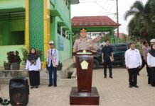 Wujudkan Keamanan dan Kelancaran Jalan, Kapolres Bengkulu Utara Turun Langsung Pimpin Pengaturan Lalu Lintas di Depan MTsN 1