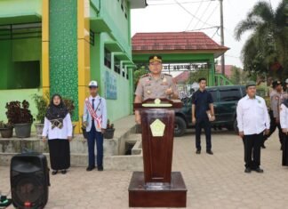 Wujudkan Keamanan dan Kelancaran Jalan, Kapolres Bengkulu Utara Turun Langsung Pimpin Pengaturan Lalu Lintas di Depan MTsN 1